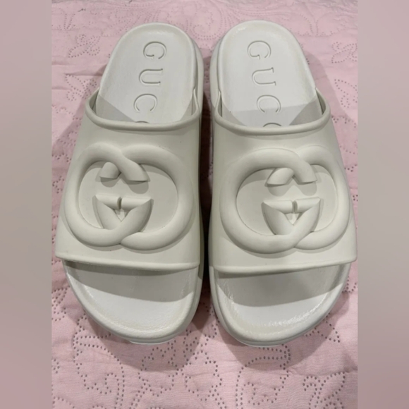 Gucci Rubber Women's Sandals - Picture 1 of 7